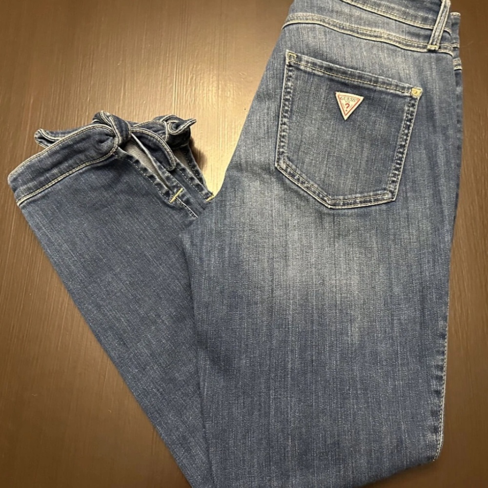 Guess Jeans - Picture 2 of 12